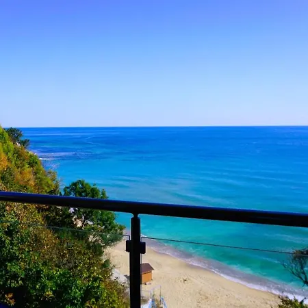 Апартаменты Byala Cliff Sea View Бяла